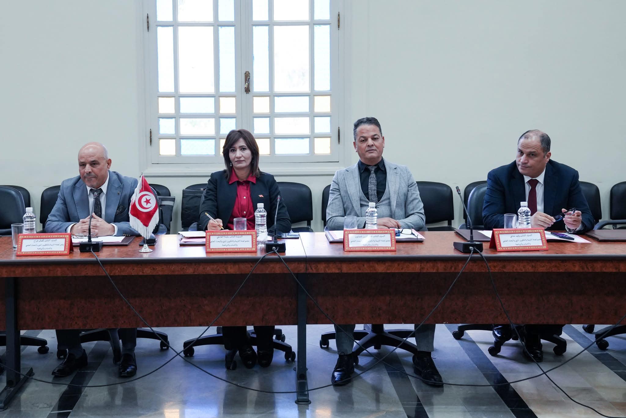 جلسة عمل بين أعضاء لجنة التربية بمجلس نواب الشعب ووفد من لجنة التعليم العالي بمجلس النواب العراقي