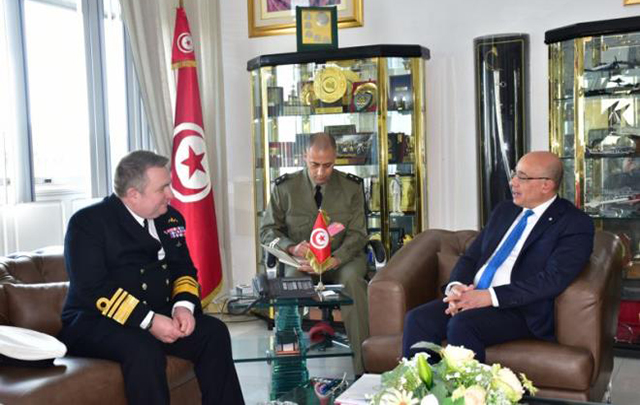 تعزيز التعاون العسكري بين تونس وبريطانيا: فرص جديدة للشراكة في التدريب والتنمية