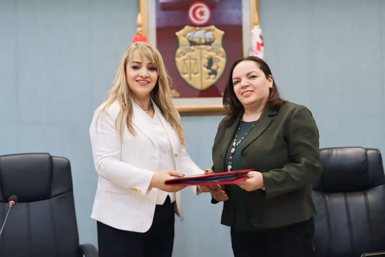 اتفاقية شراكة بين الإذاعة التونسية ومهرجان الأغنية التونسية: تكريس لللامركزية الثقافية ودعم للمواهب المحلية