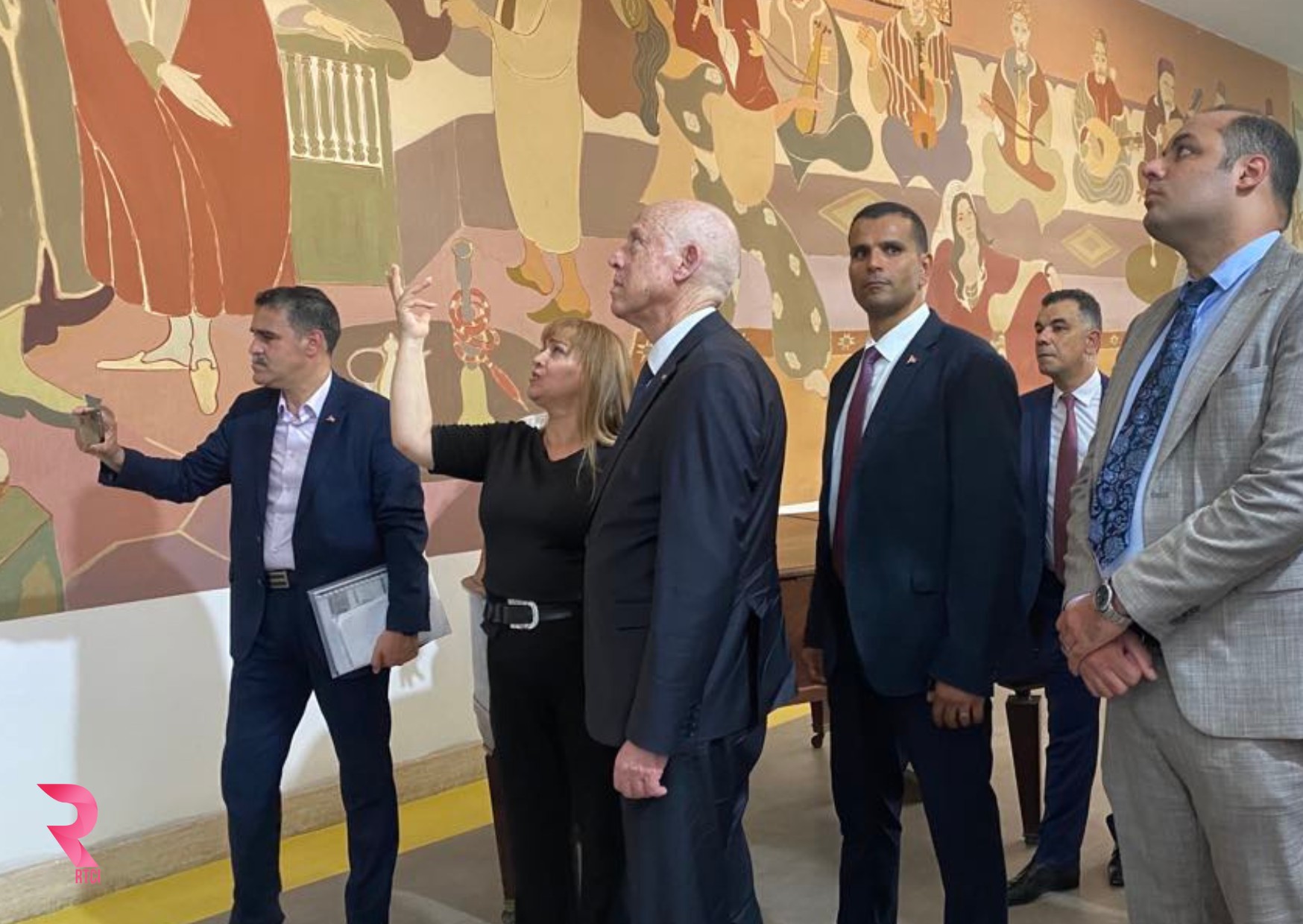 زيارة رئيس الجمهورية قيس سعيد إلى الإذاعة التونسية: الإذاعة مكسب وطني يجب استعادته