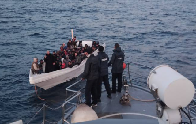 المهدية: الديوانة البحرية تُنقذ 64 شخصا من جنسيات مختلفة