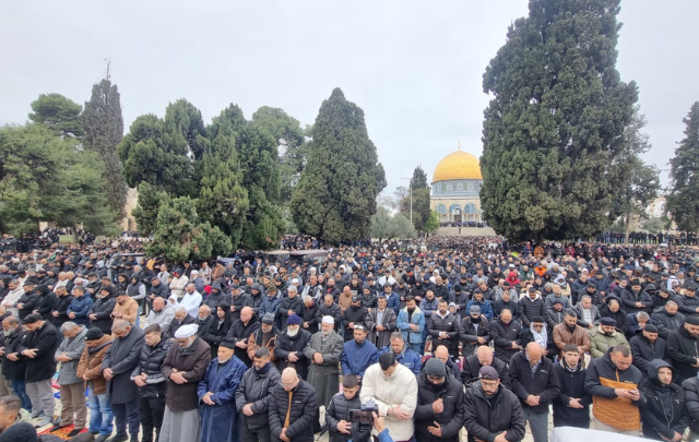 90 ألفا يؤدون الجمعة الأولى من رمضان في المسجد الأقصى