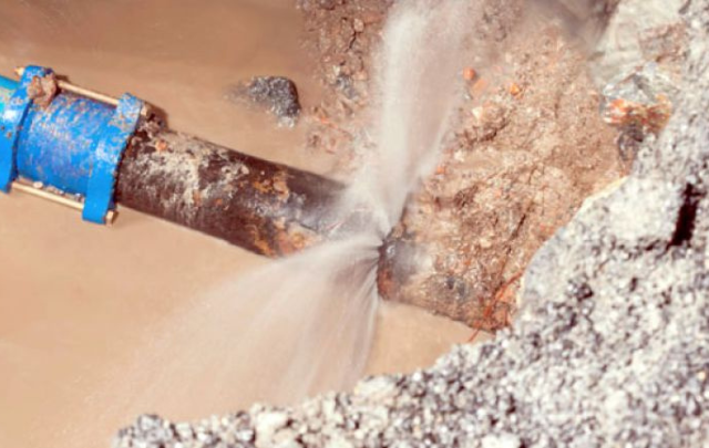 عطب مفاجئ على القناة الرئيسية لجلب المياه في المرازقة