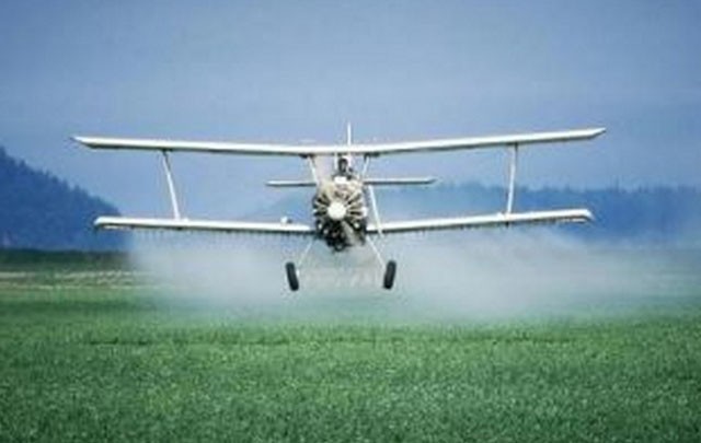 سوسة: انطلاق رش المبيدات بالطائرة ودعوة مربي النحل والماشية إلى أخذ الاحتياطات اللازمة