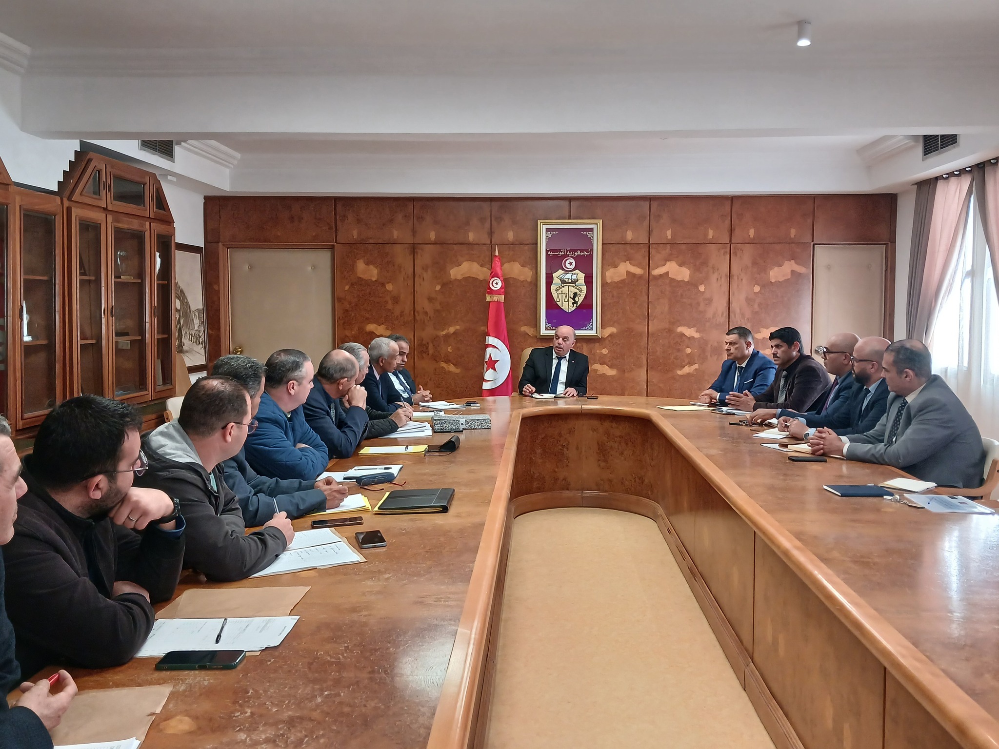 وزير النقل يقر جملة من التوصيات لتهيئة مستودع الحافلات لشركة نقل تونس بالشرقية