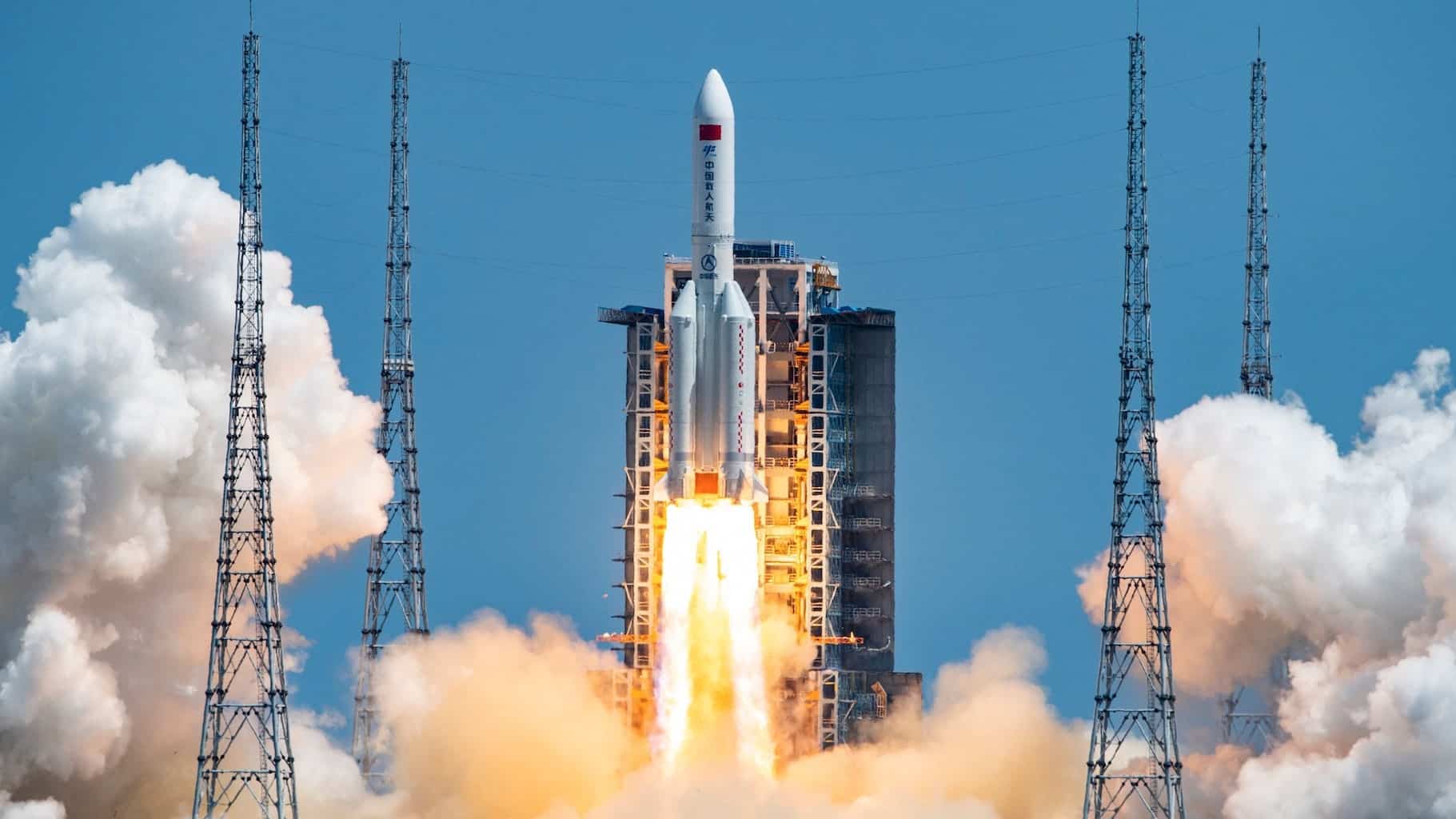 الصين تطلق قمرين صناعيين جديدين