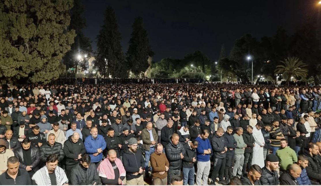  90 ألفًا يؤدون صلاتي العشاء والتراويح في المسجد الأقصى