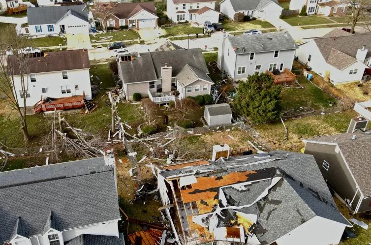 الولايات المتحدة : عواصف و أعاصير تُودي بحياة نحو 20 شخصًا