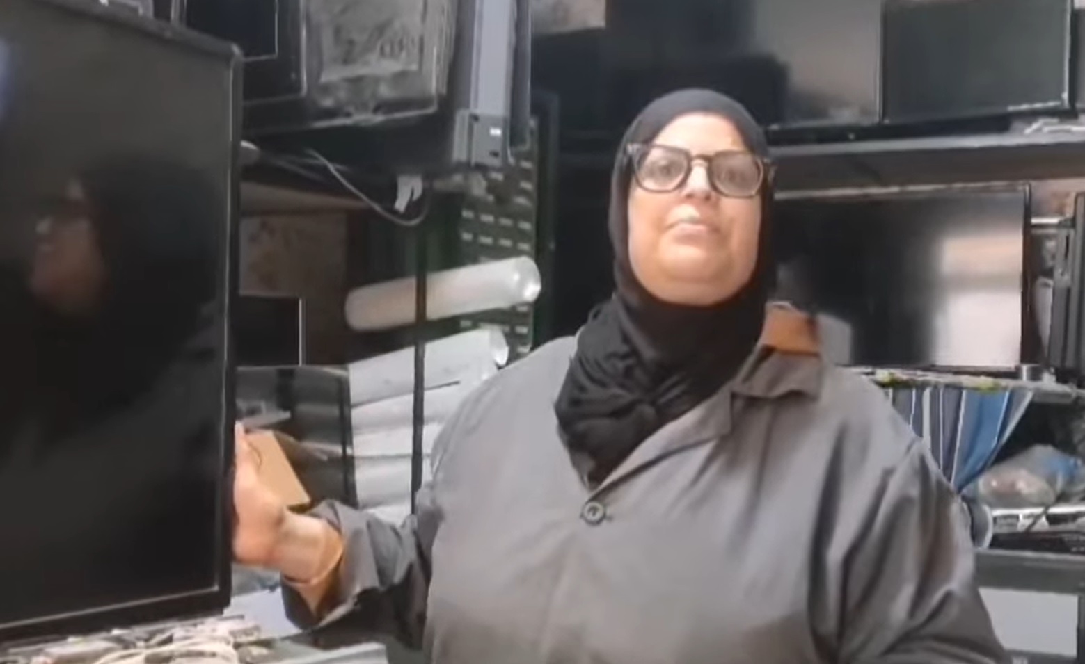 زكية نداري: المرأة التي أتقنت مهنة الرجال في الإلكترونيات