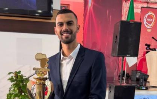 فراس القطوسي يُتوج بدرع الامتياز في حفل جمعية اللجان الوطنية الأولمبية الإفريقية 