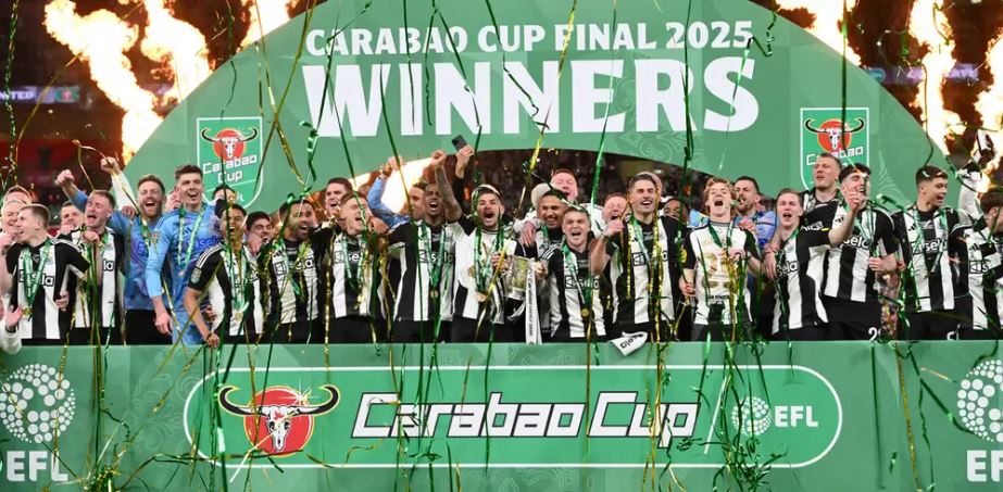نيوكاسل يونايتد يهزم ليفربول ويتوّج بلقب كأس الرابطة الانقليزية  