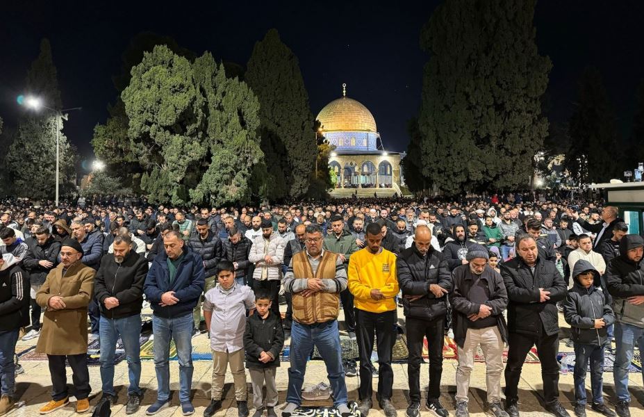 70 ألفا يؤدون صلاتي العشاء والتراويح في المسجد الأقصى