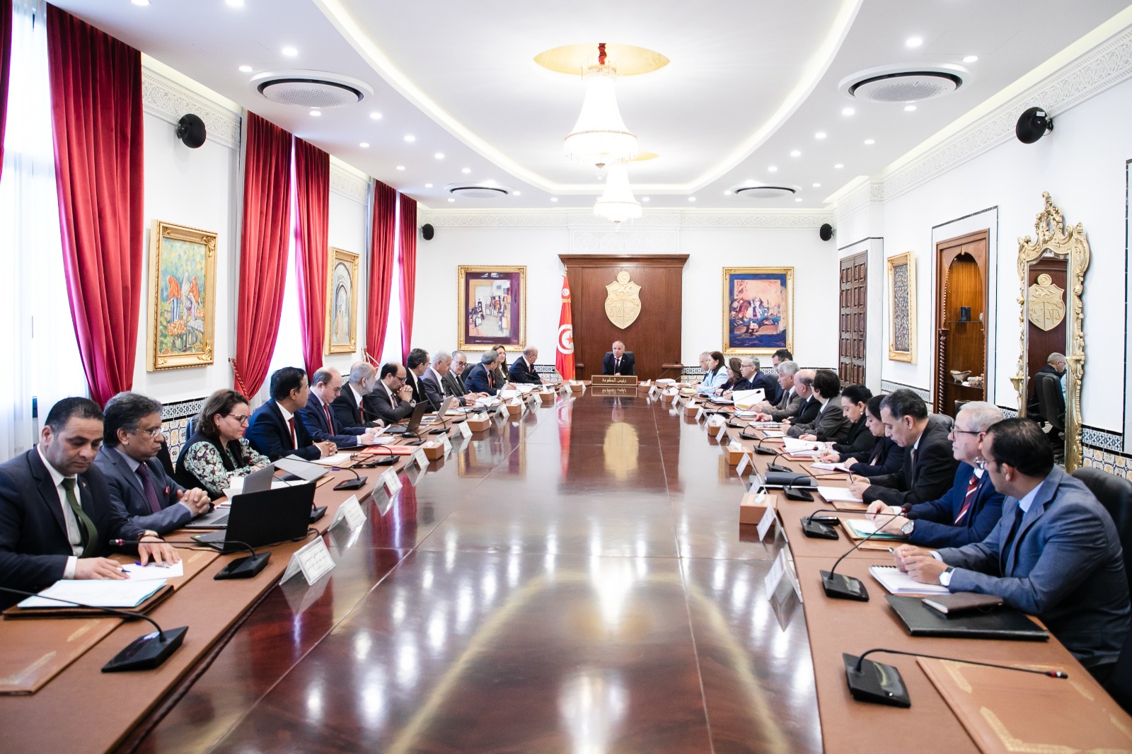 مجلس وزاري مضيّق لمتابعة نسق تنفيذ المشاريع المنجزة في إطار التّعاون الدّولي والمالي والاستعدادات للمشاركة في التّظاهرة الكونيّة إكسبو 2025 باليابان