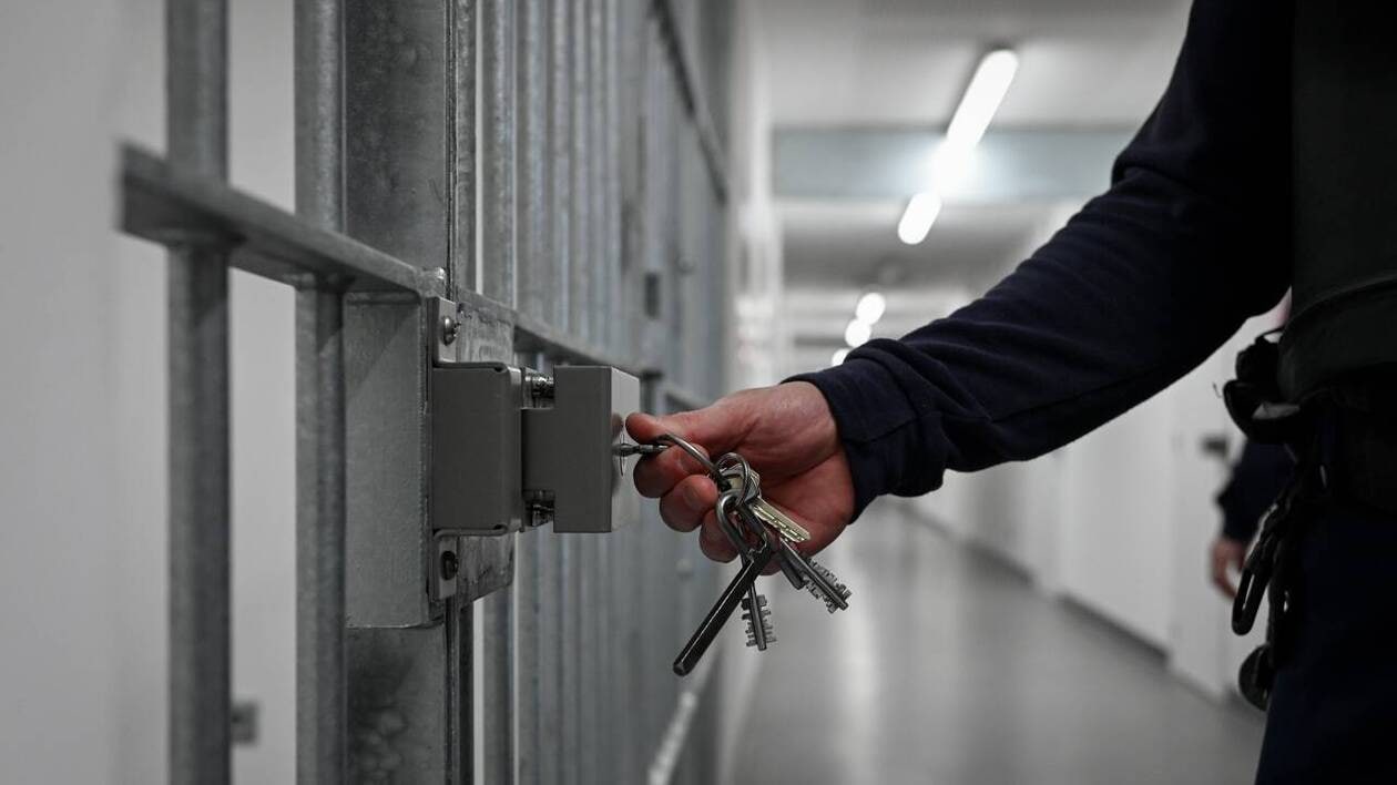 وزيرة العدل تصدر قرارات متعلقة بالسراح الشرطي تشمل 528 محكوما