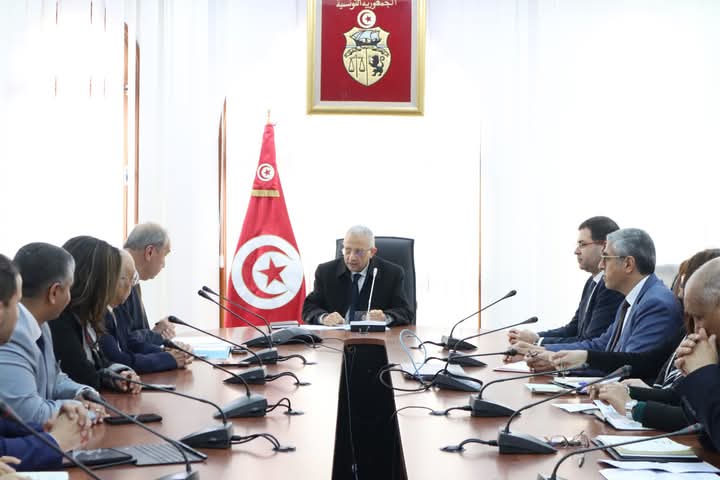 جلسة عمل بوزارة الصحة تتخذ حزمة قرارات استراتيجية لتعزيز استقلالية تونس في قطاع الأدوية