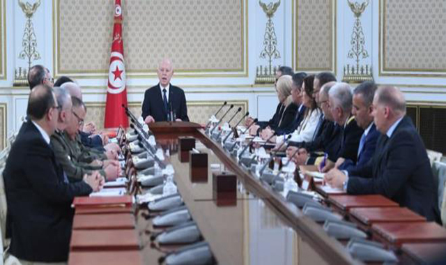 رئيس الجمهورية : هناك "عصابات إجرامية تعمل في عديد المرافق العمومية عن طريق وكلاء لها"