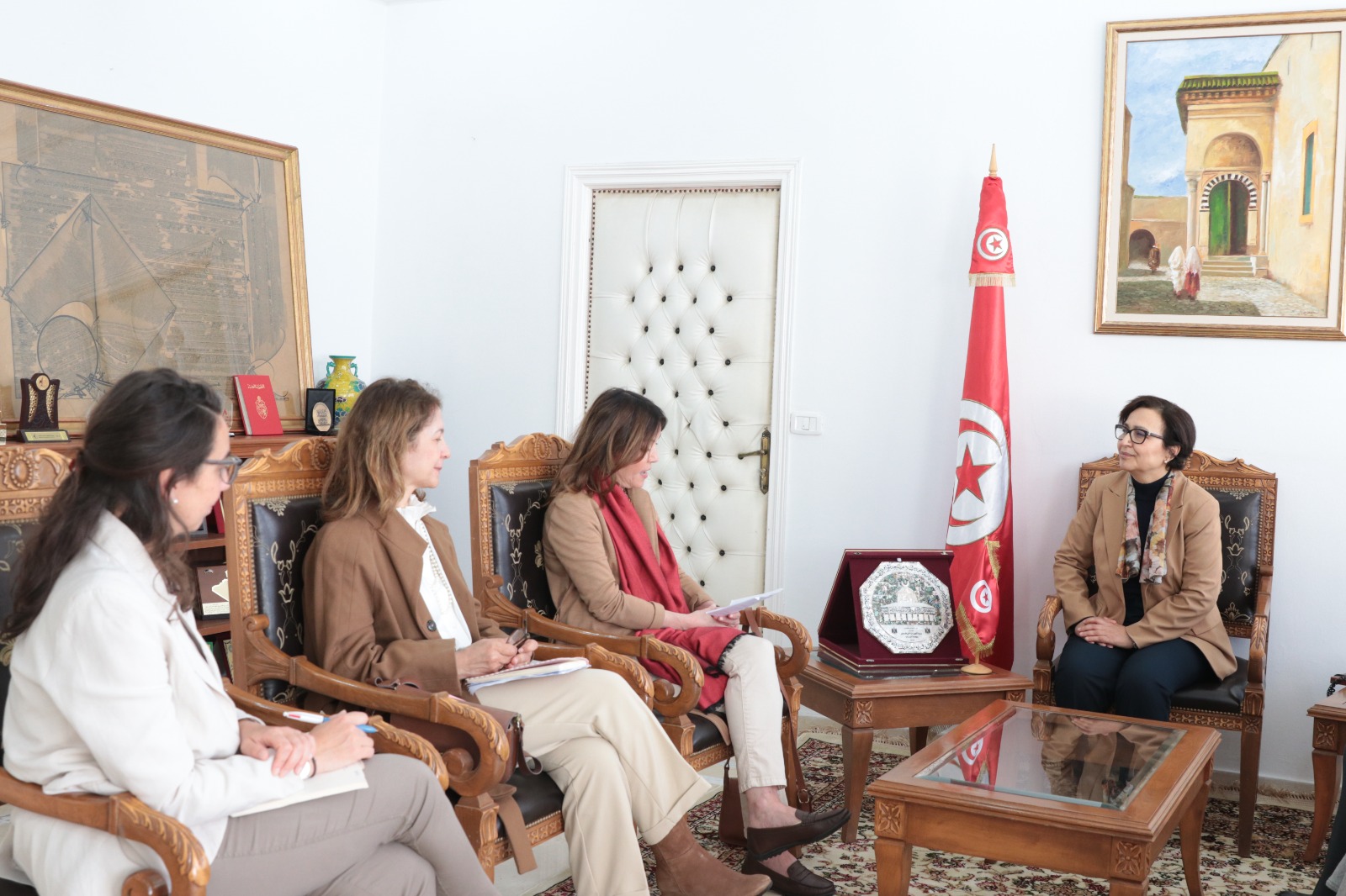 تعزيز التعاون في مجال الطفولة والمراة ومتابعة المسابقة الوطنيّة الموجهة للشباب كاميرا لمكافحة العنف السيبرني ضد المرأة