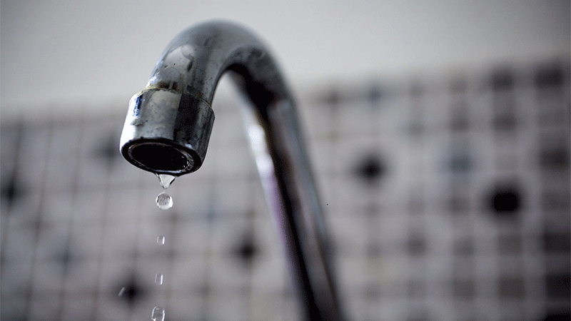 قفصة: انقطاع واضطراب في توزيع الماء الصالح للشراب بالرديف بداية من الثامنة ليلا