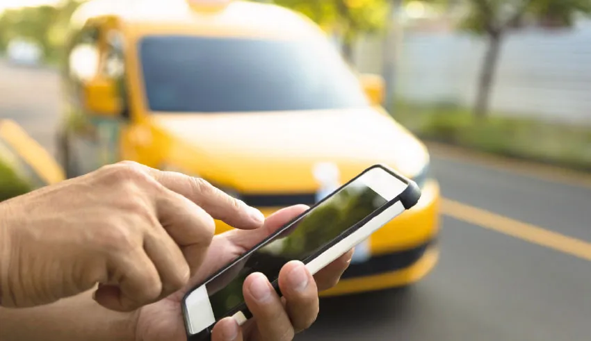 الجامعة العامة للنقل تدعو لعدم التعامل مع تطبيقة ذكية لنقل المسافرين بسبب "تجاوزات قانونية"'