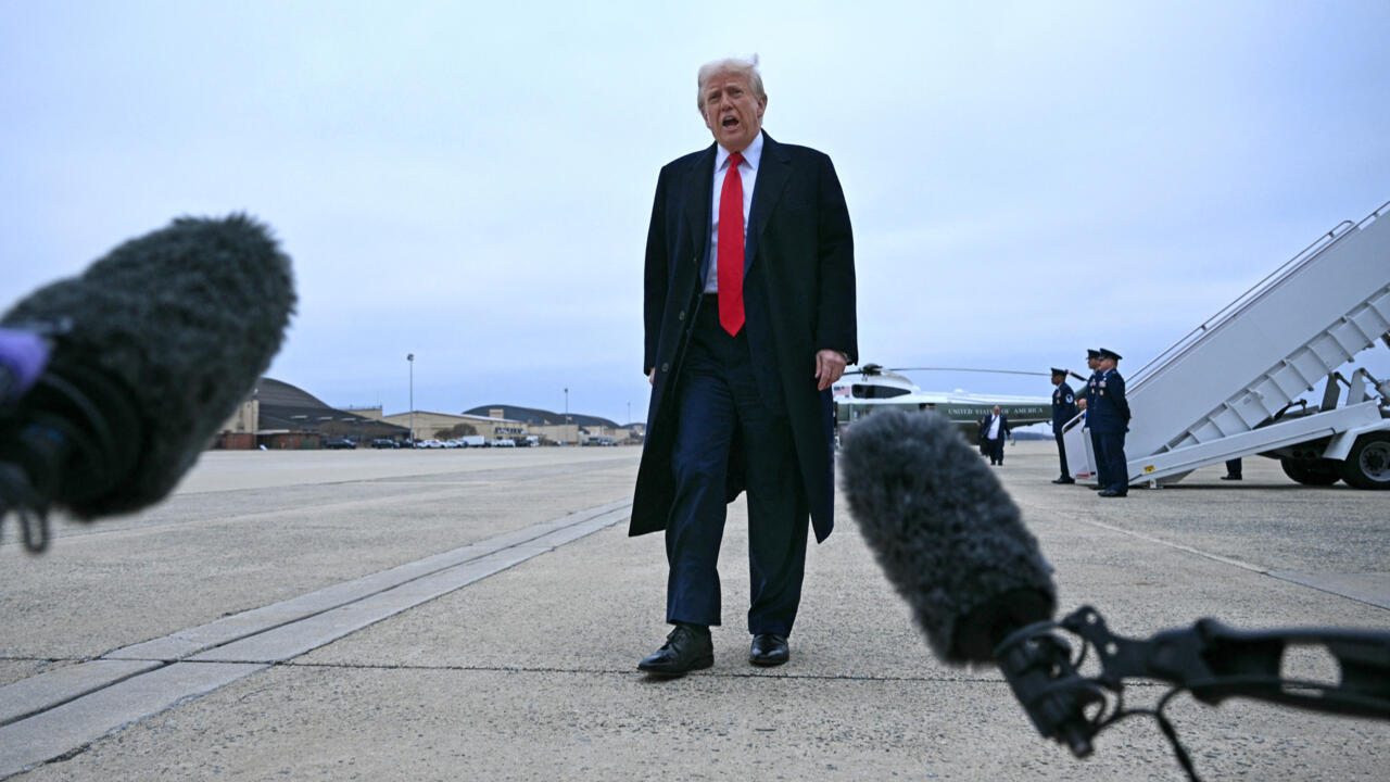 ترامب يشير إلى إمكانية منحه العديد من الدول إعفاءات من التعريفات الجمركية