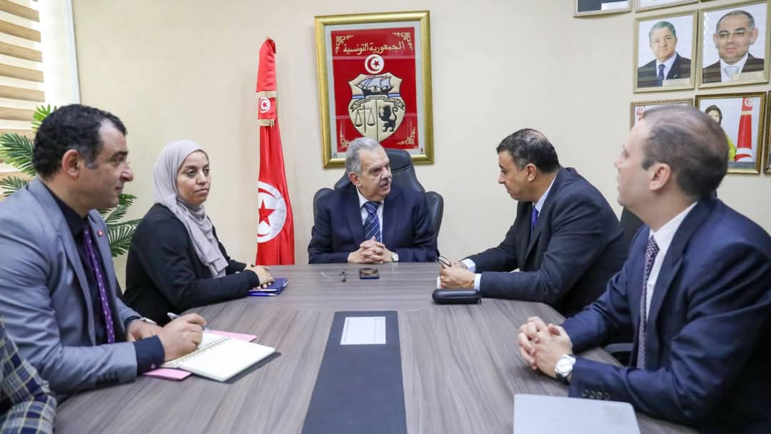  خلال اجتماعه بأعضاء المكتب الجامعي لكرة القدم : وزير الشباب والرياضة يشدّد على تطبيق القانون وتحميل كل الأطراف مسؤولياتها حفاظا على المصلحة العليا للبلاد