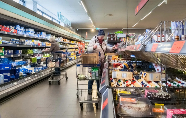 الاتحاد الأوروبي يُوجه مواطنيه لتخزين مواد غذائية تكفي 3 أيام ويدعوهم إلى مواجهة الأزمات 