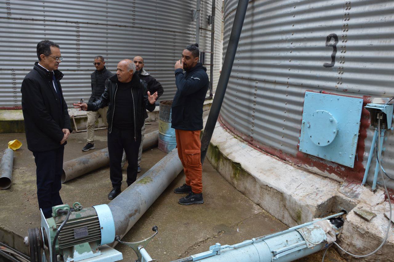 وزير الفلاحة يشدد على اجلاء الحبوب من مخزني منوبة وبئر القصعة والانطلاق في عمليات الصيانة