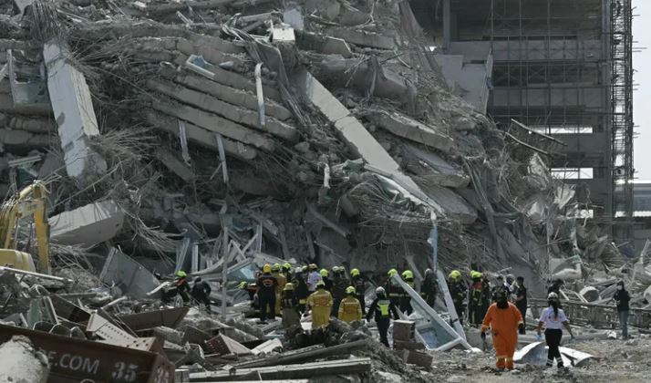 انهيار مبنى من 30 طابقا في بانكوك عقب هزة أرضية قوية 