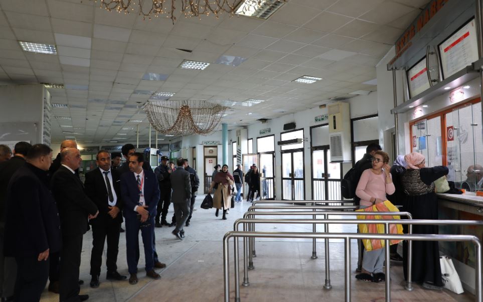 في زيارة إلى عدد من محطات النّقل البري : وزير النقل يٰوصي بحسن تأمين تنقّل المواطنين بمناسبة عيد الفطر