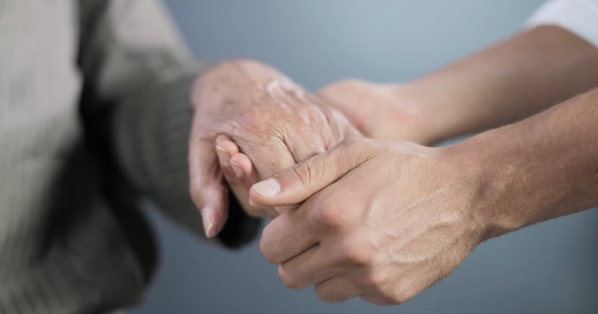 وزيرا الشؤون الدينية والمرأة والأسرة يشاركان المقيمين في مؤسسة "أم الخير" لرعاية المسنين بأريانة فرحة العيد