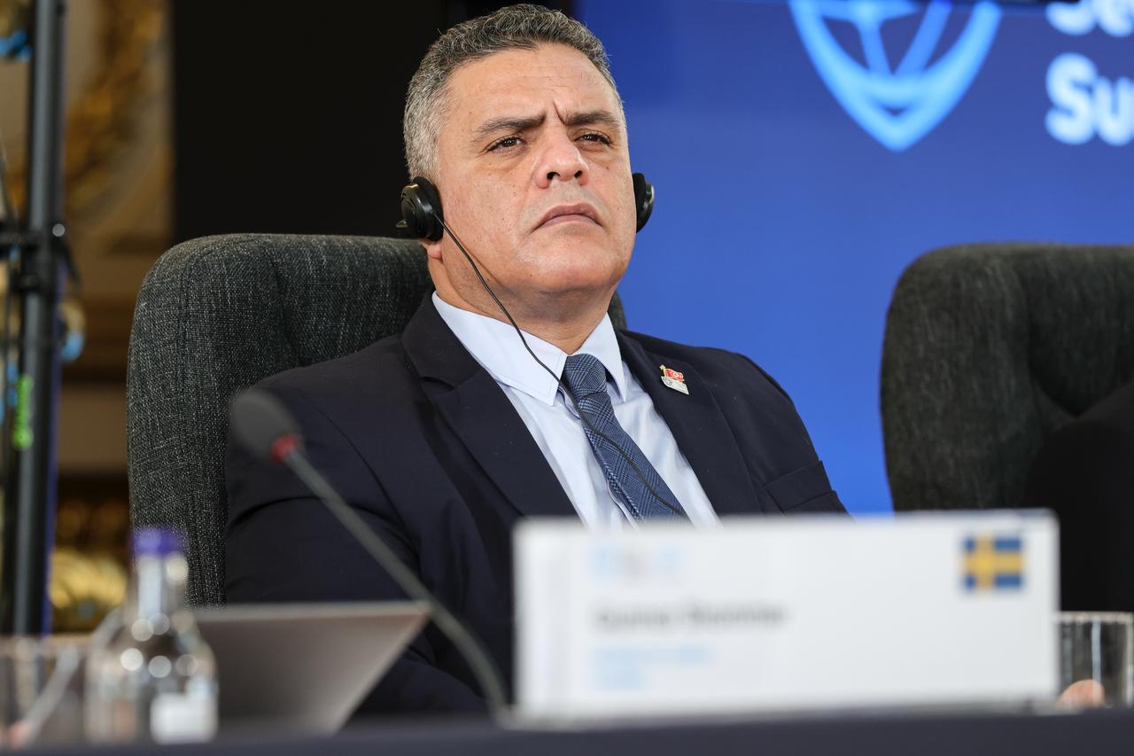 وزير الدّاخليّة يُشارك في قمّة أمن الحدُود بالمملكة المُتحدة