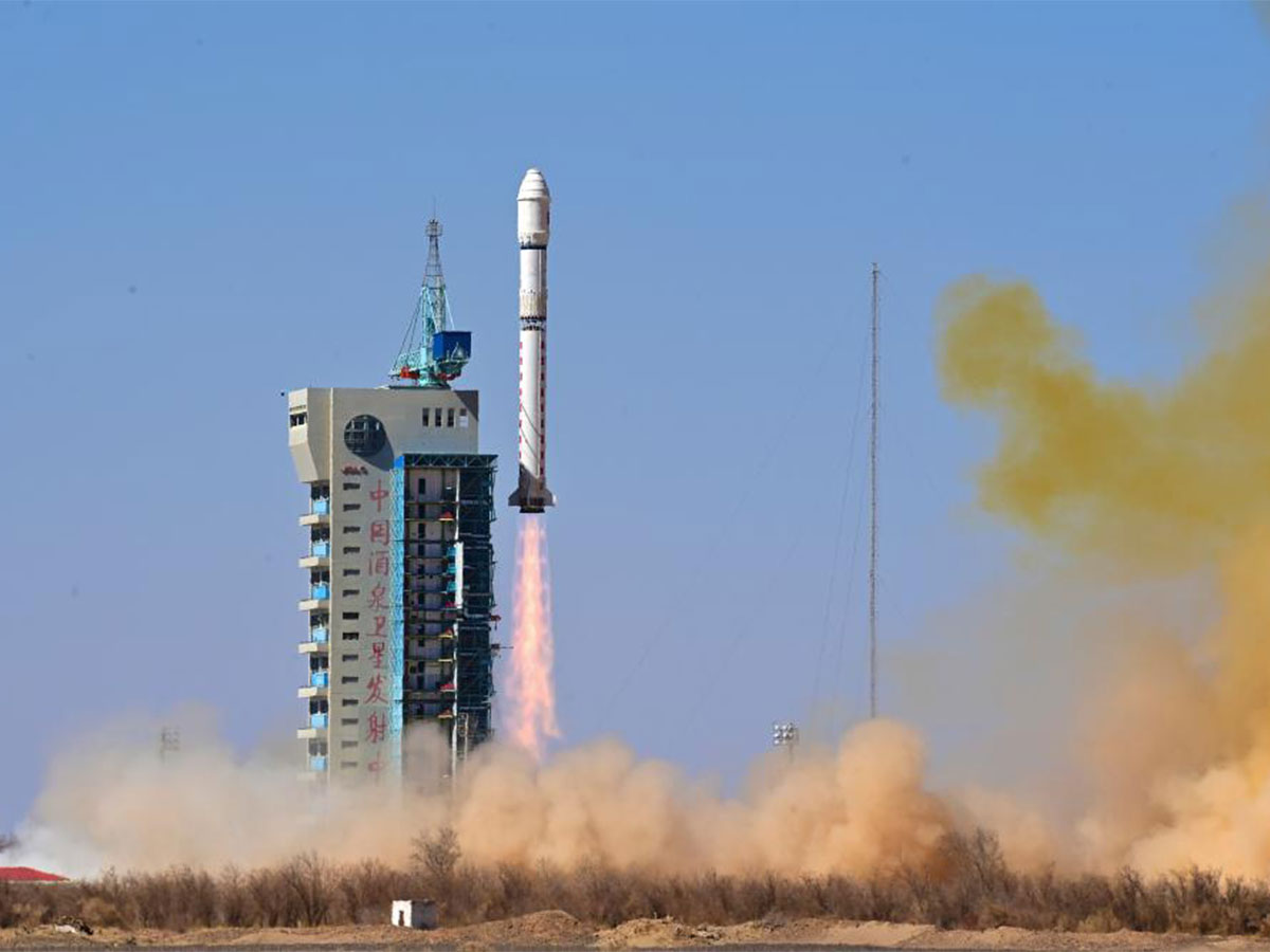 الصين تطلق قمرا اصطناعيا تجريبيا لتكنولوجيا الإنترنت عبر الأقمار الاصطناعية بنجاح