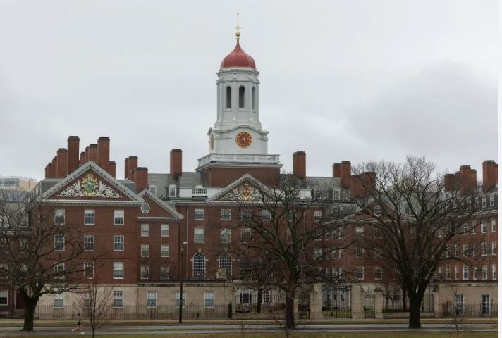 ترامب يهدد بسحب مليارات من جامعة هارفرد بسبب الاحتجاج ضد الحرب على غزة