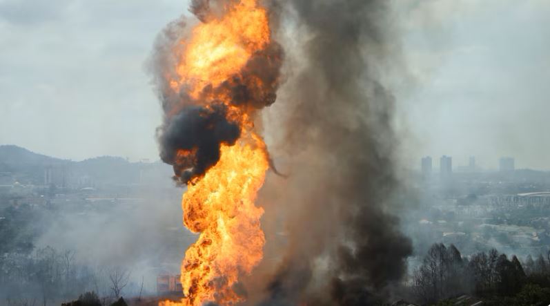 ماليزيا.. إصابة 33 شخصا جراء اندلاع حريق في خط أنابيب غاز