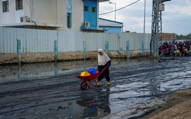 الضفة الغربية : قوات الاحتلال الصهيوني تمنع الفلسطينيين من التزود بالمياه