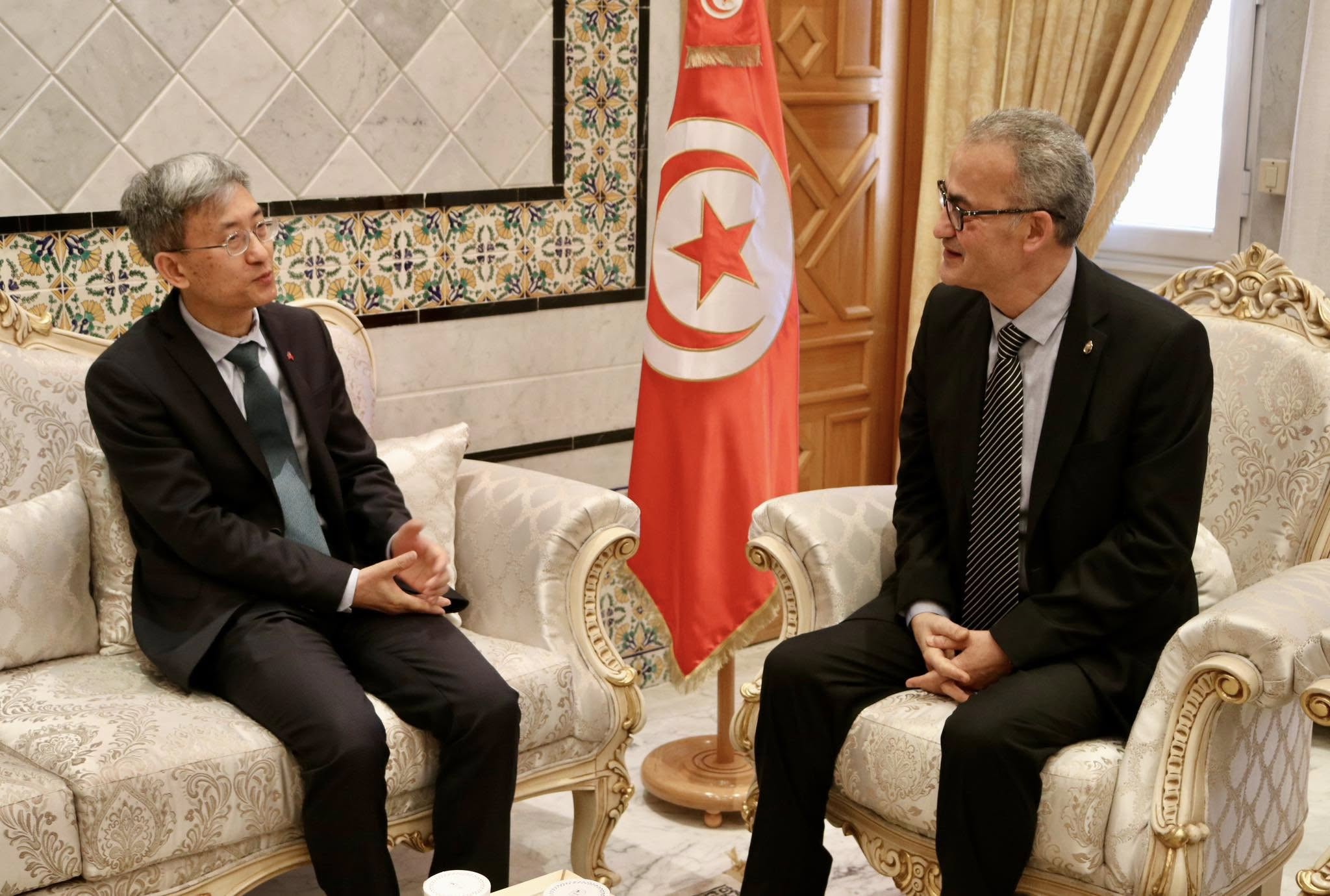 ملفات التعاون بين تونس و الصين محور لقاء كاتب الدولة لدى وزير الخارجية بالسفير الصيني لدى تونس