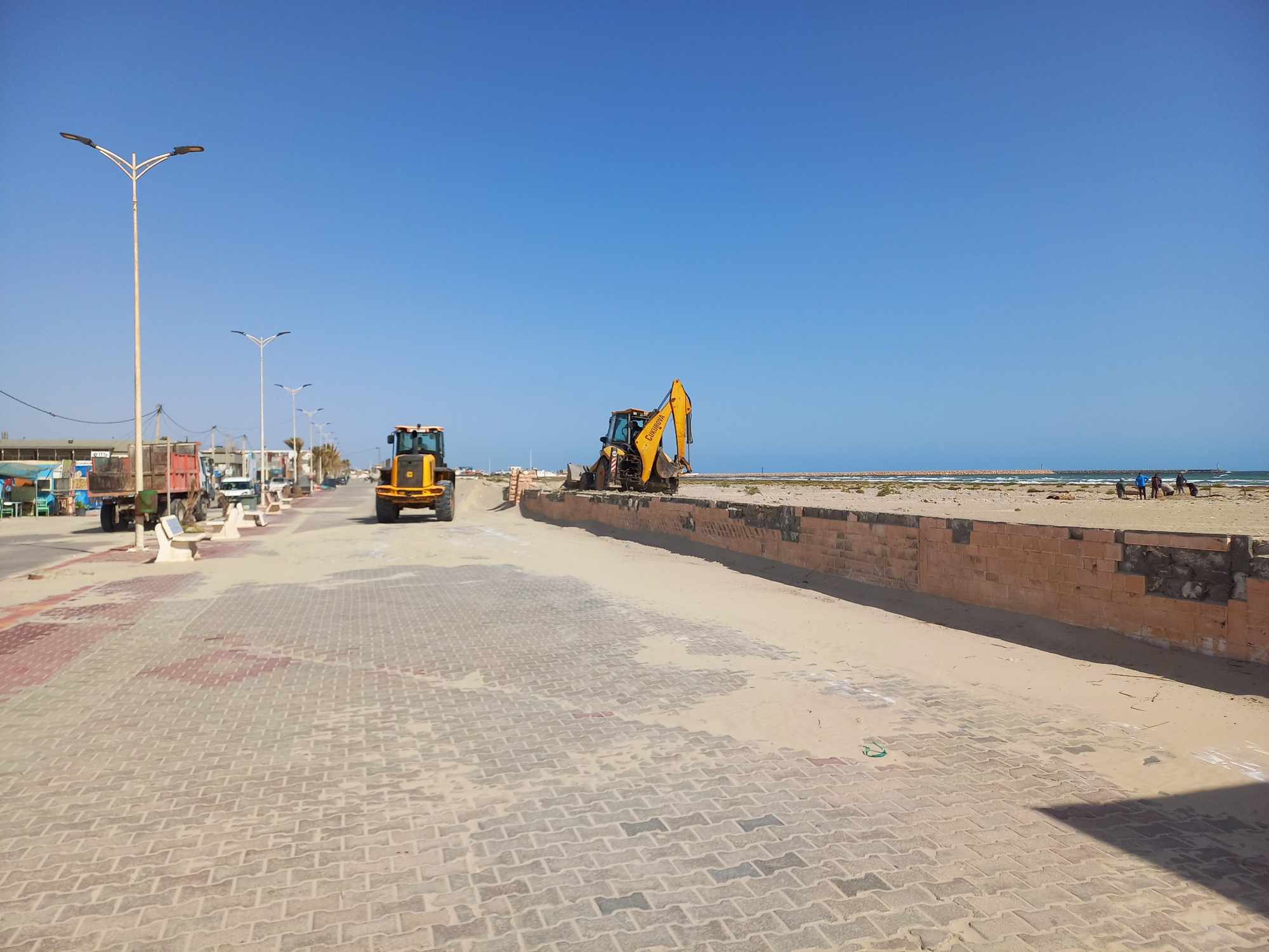 قابس: الشروع في حماية الكورنيش من زحف الرمال ومواصلة أشغال تنظيفه وصيانته