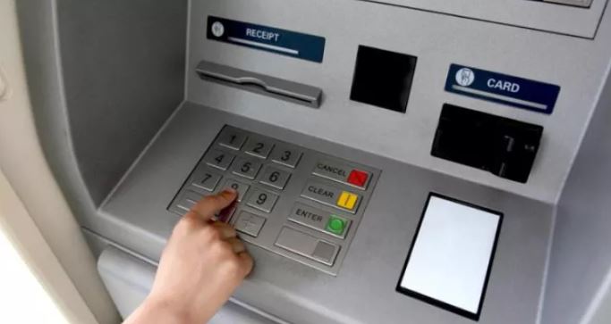 المهدية: إيقاف شخصين بالجم يترصدان المتقدمين في السن أمام الموزعات الآلية لسرقة أموالهم