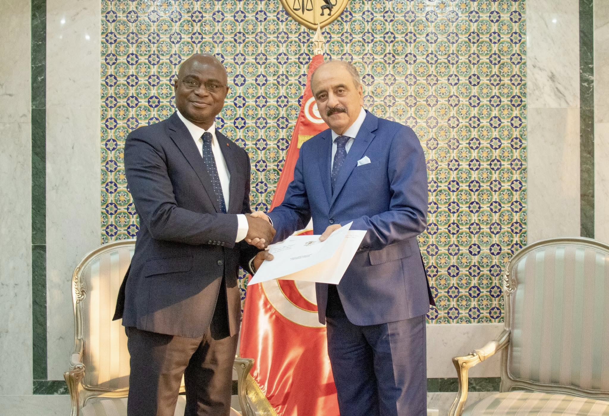 وزير الخارجية يتسلم نسخة من اوراق اعتماد سفير الكوت ديفوار بتونس