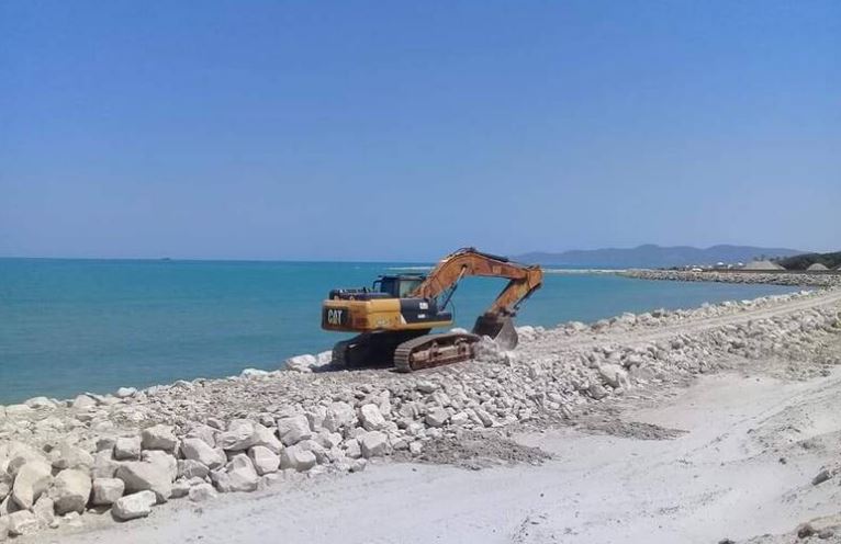  لحمايته من الانجراف البحري: انطلاق أشغال بناء جدار داعم لطريق شـط بنجيمة بسلقطة