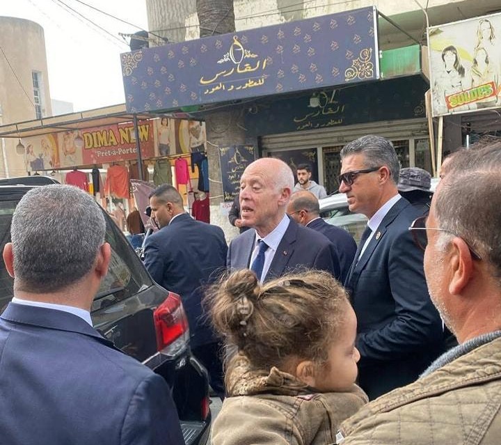 رئيس الجمهورية يلتقي عددا من المواطنين بالمكنين 