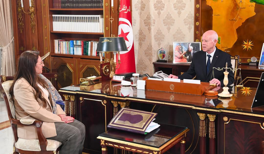 رئيس الدولة يؤكد في لقائه بوزيرة المالية ضرورة مضاعفة الجهود في المجال المالي لتطهير عدد من المؤسسات التي نخرها الفساد