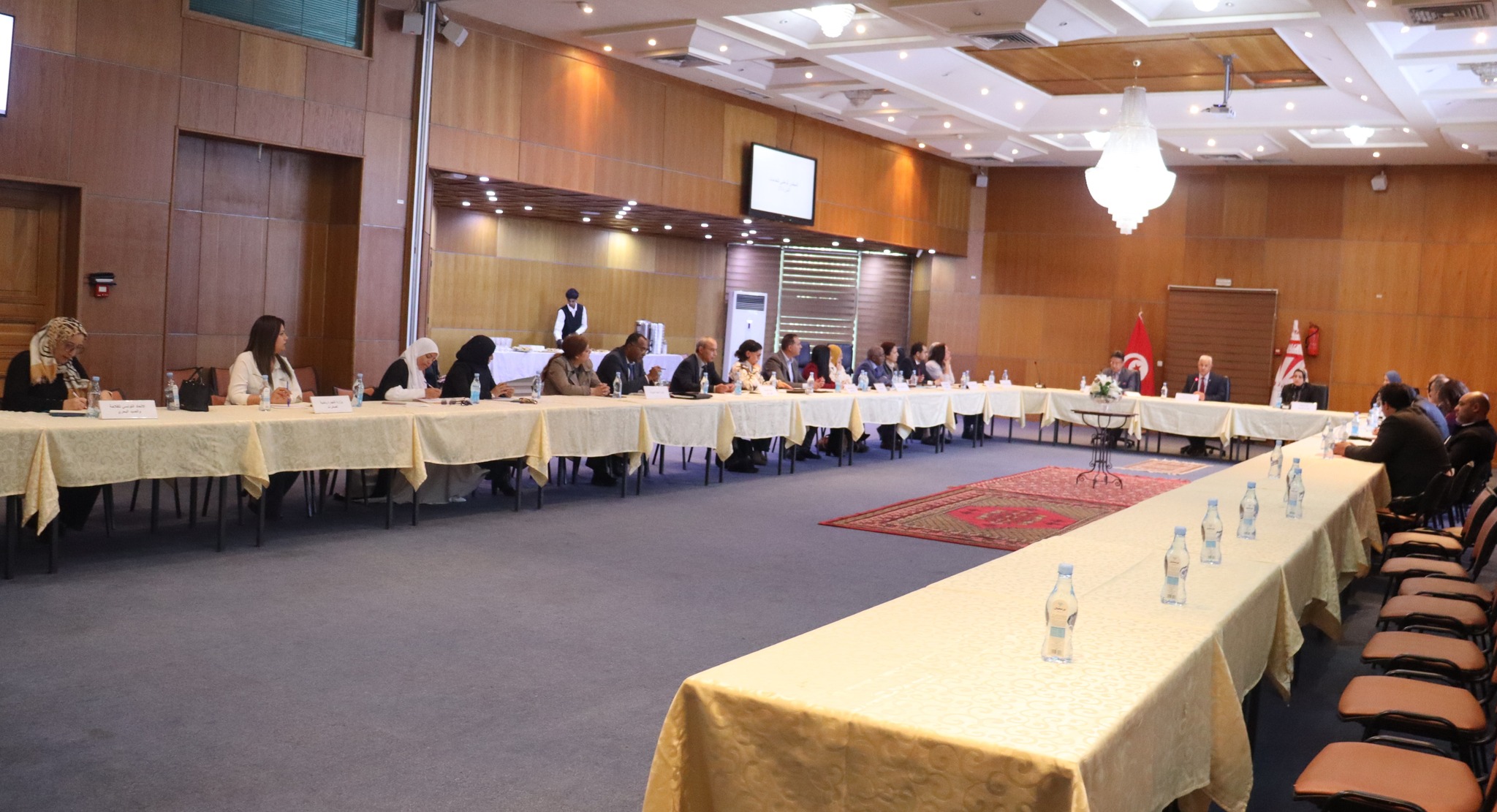 وزير التجارة يشرف على فعاليات أشغال الدورة ال13 للمجلس الوطني للخدمات.