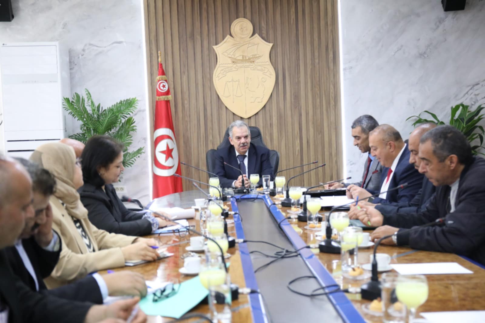  جلسة عمل بإشراف وزير الشباب والرياضة حول استكمال تهيئة الملعب الأولمبي بسوسة ومسألة تركيز الكراسي