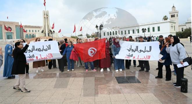 معلمون واساتذة نواب يطالبون في وقفة احتجاجية بالقصبة، بادراجهم ضمن قاعدة بيانات وزارة التربية لتسوية الوضعيات