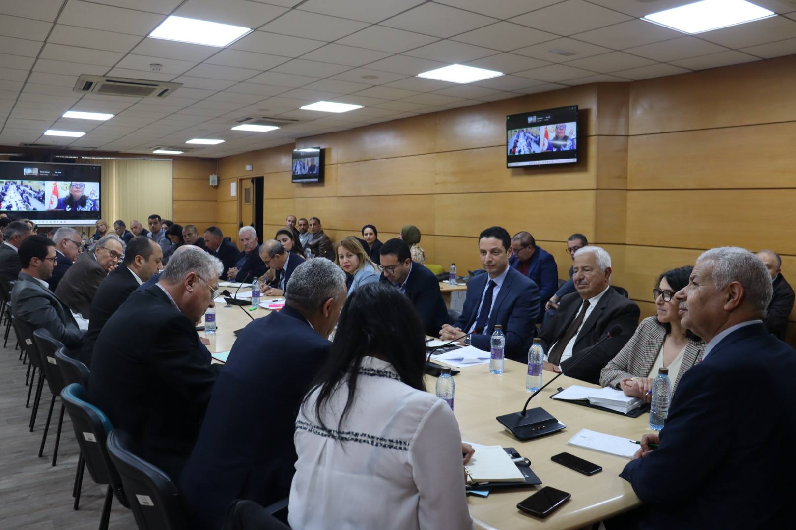 وزارة التجارة: دراسة تداعيات فرض معاليم ديوانية جديدة  على الصادرات التونسية الموجهة إلى سوق الولايات المتحدة الأمريكية.