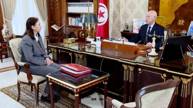 رئيس الجمهورية يؤكد في لقائه برئيسة الحكومة، على ضرورة وضع مشاريع النصوص بشكل يقطع نهائيا مع الماضي