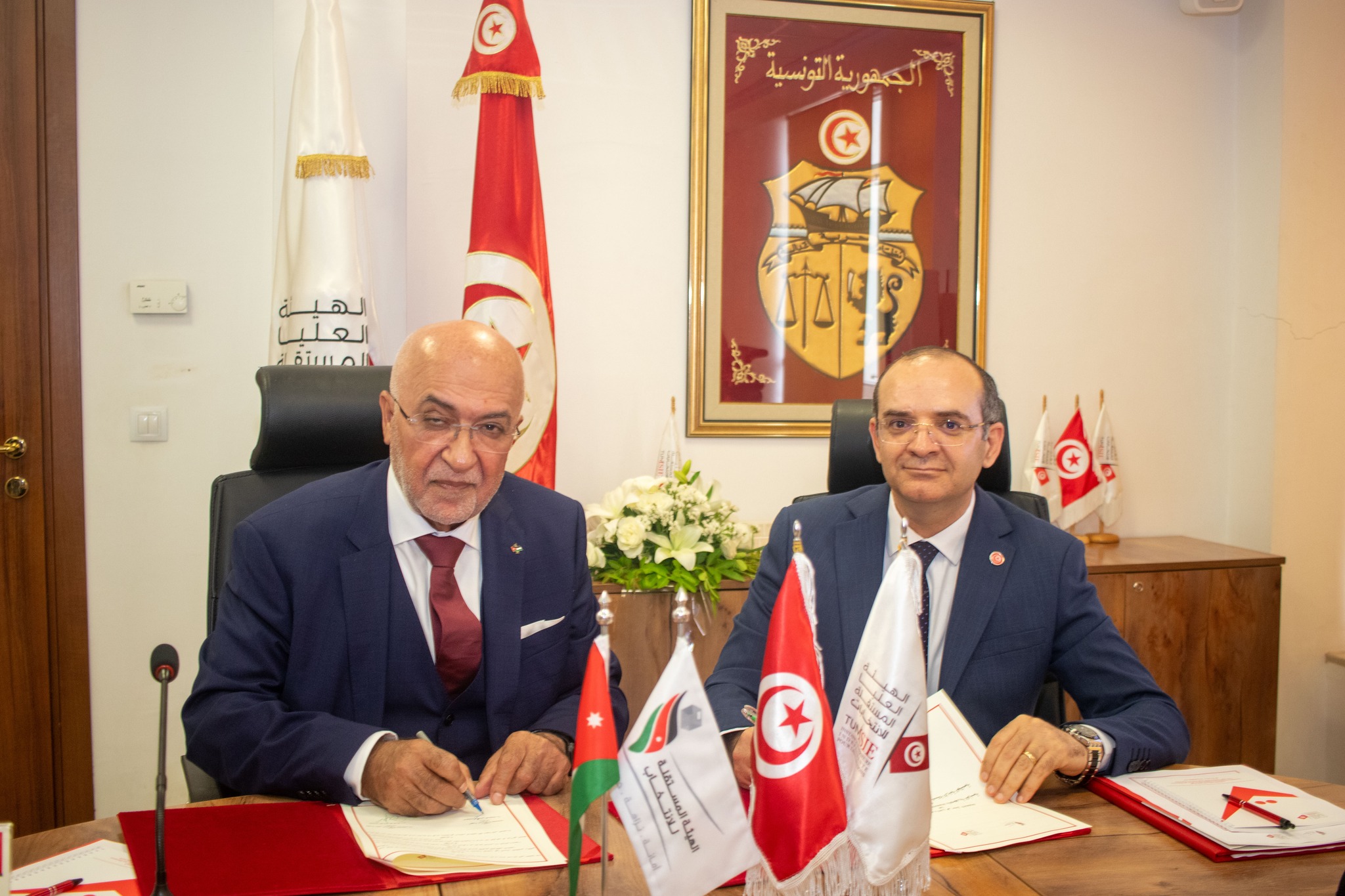 رئيس هيئة الانتخابات ونظيره الأردني يوقعان على مذكرة تفاهم وتعاون في عدد من المجالات