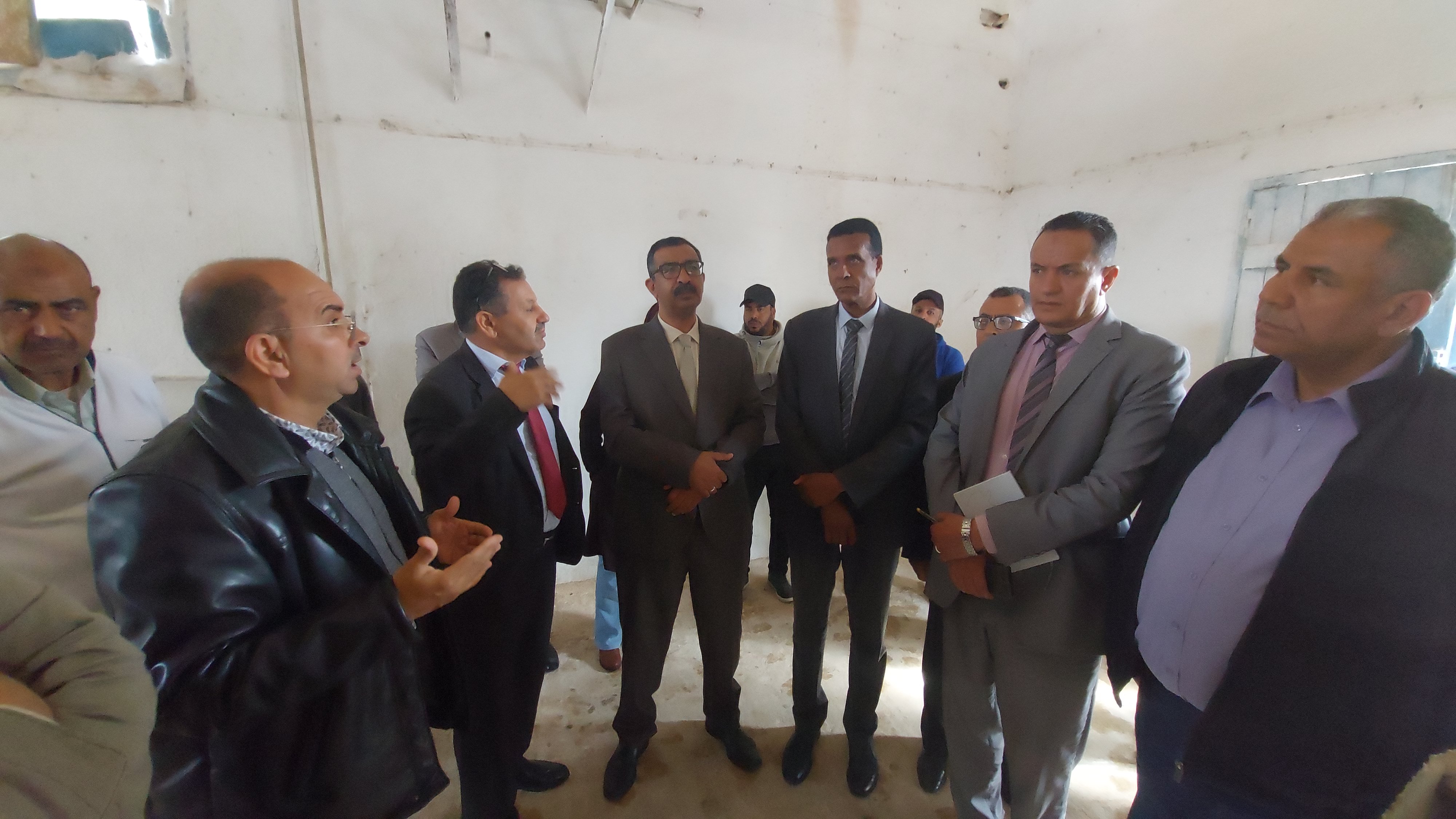 المدير العام لديوان الأراضي الدولية يؤدي زيارة عمل إلى ولاية قفصة بهدف إعادة تأهيل عدد من مشاريع تربية الدجاج و النهوض بعمل المركب الفلاحي بالسند