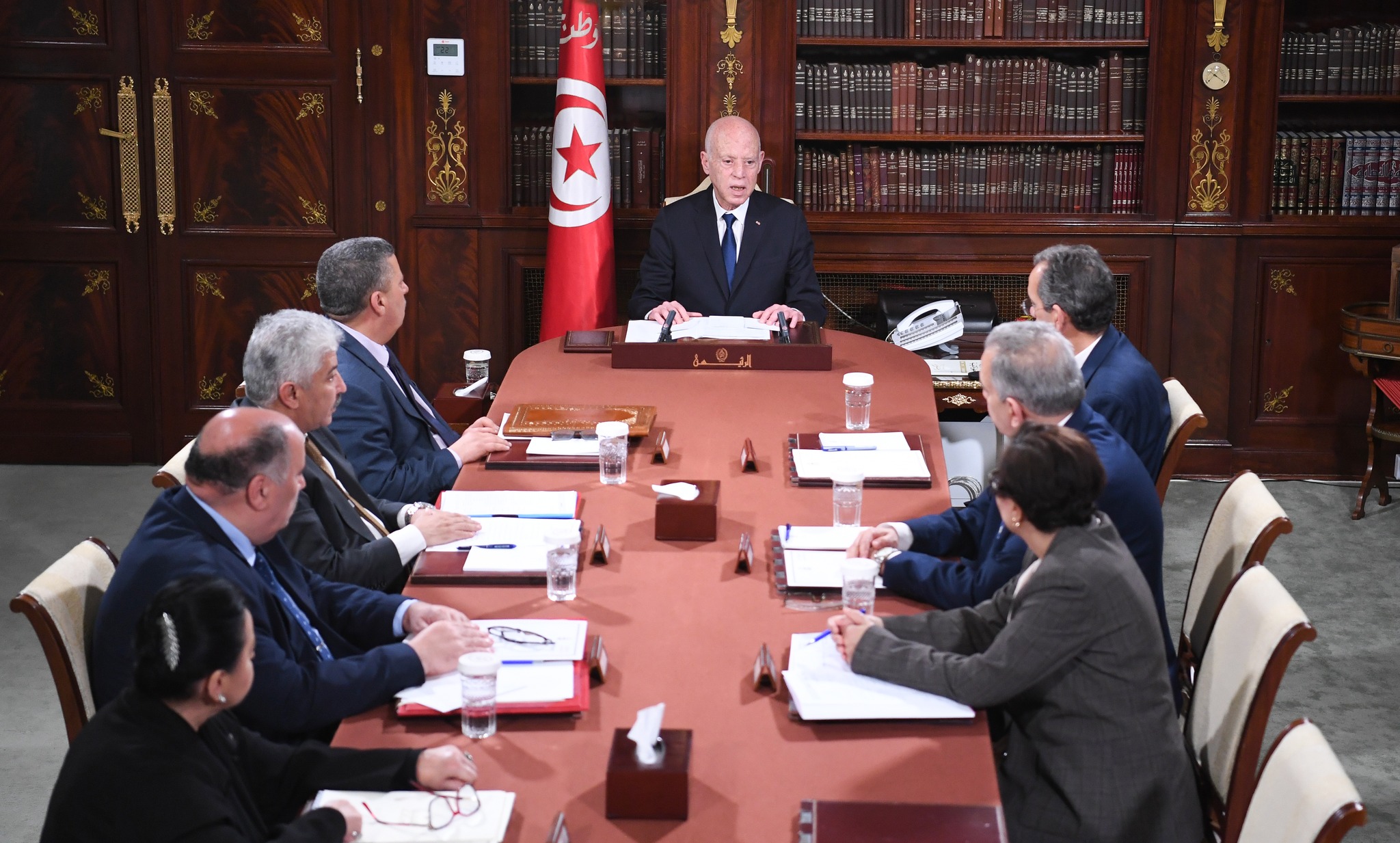 رئيس الجمهورية :التلاميذ ذهبوا ضحية الإهمال والفساد وسنتخذ إجراءات عاجلة ونوفر الموارد المالية الضرورية حتى لا تتكرر مثل هذه المآسيي